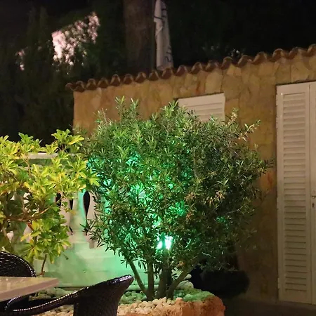 Columbus Family Boutique בית הארחה 2*